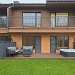 Nordic Wood Luxury With Jacuzzi *