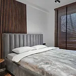 Nordic Wood Luxury With Jacuzzi Apartamento