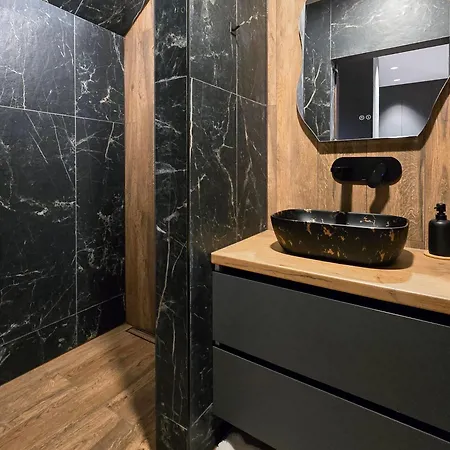 Nordic Wood Luxury With Jacuzzi شقة بالانغا