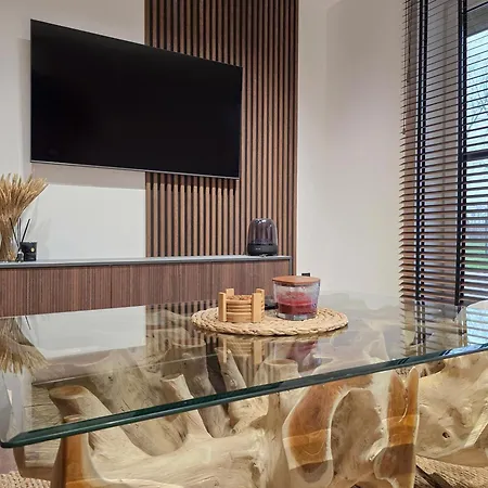 Nordic Wood Luxury With Jacuzzi Apartament