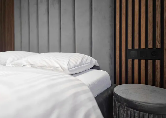 Nordic Wood Luxury With Jacuzzi شقة