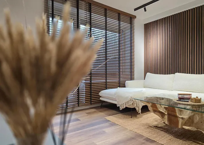 Nordic Wood Luxury With Jacuzzi شقة